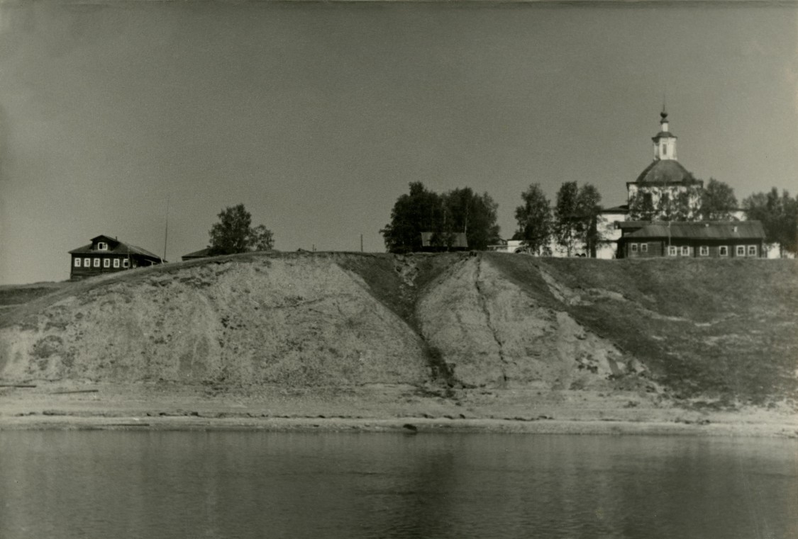 Чакула (Рябово). Церковь Спаса Преображения. архивная фотография, Вид на деревню и храм с юга. Фотография священника В.П.Жохова, из фондов ЦАКа МДА.