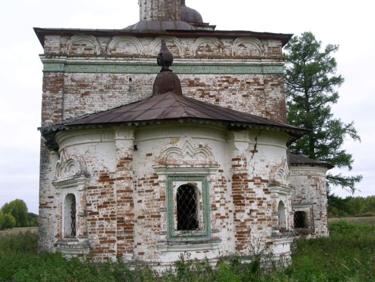 Церковь Благовещения Пресвятой Богородицы, Туглим, урочище (Ленский район, Архангельская область). архитектурные детали, декор главной апсиды и восточного фасада