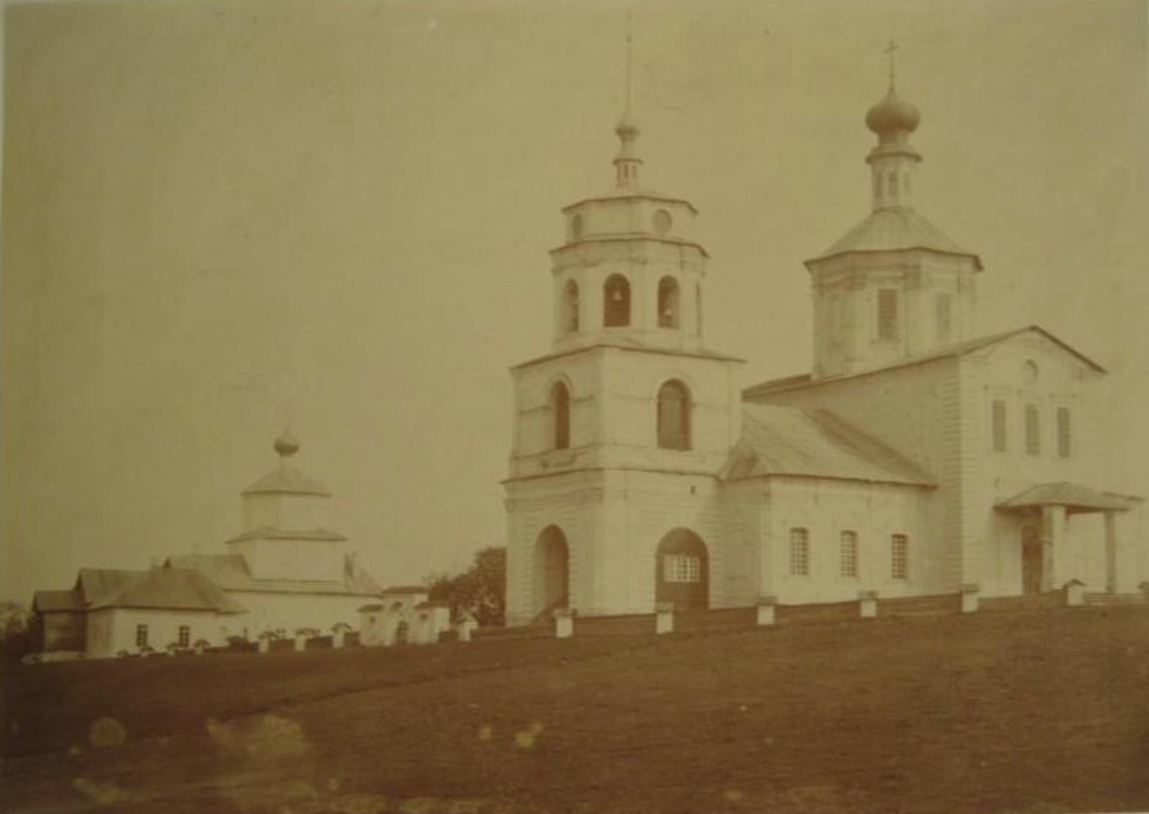 Церковь Троицы Живоначальной, Пятиусово (Западнодвинский район, Тверская область). архивная фотография, Церковь погоста Пятиусово. 3-я четв. 18 в. Общий вид с юго-запада. Фото Соболева Н. Н. нач. XX в. из фотоколлекции Музея Архитектуры (ГНИМА ОФ-5297/83, нег. VII - 429)