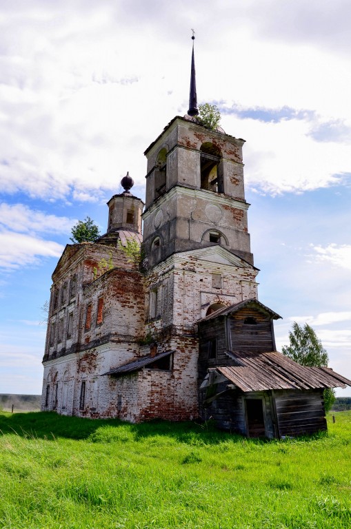 Урдома (Бережная). Церковь Воскресения Христова. фасады