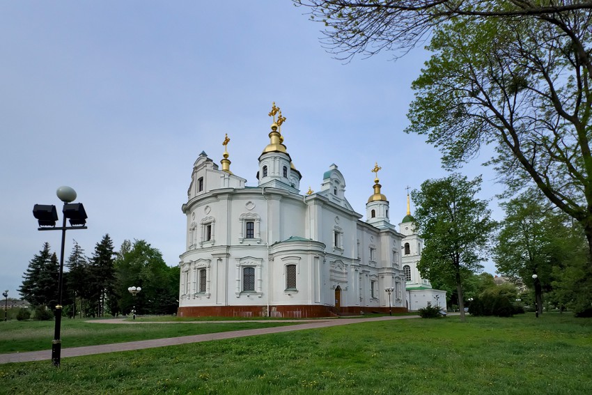 Полтава. Кафедральный собор Успения Пресвятой Богородицы. общий вид в ландшафте