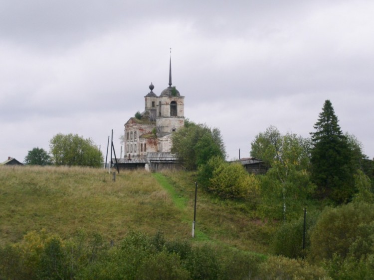 Урдома (Бережная). Церковь Воскресения Христова. общий вид в ландшафте, вид с северо-запада, с трассы Котлас - Яренск