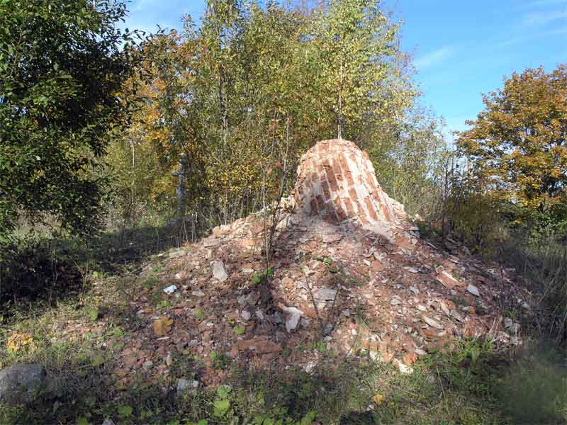 Кудеверь. Церковь Георгия Победоносца. архитектурные детали, Руины южной стены храма