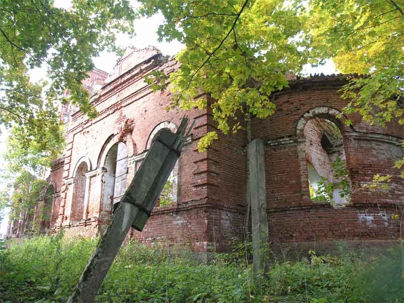 Духново. Церковь Покрова Пресвятой Богородицы. общий вид в ландшафте