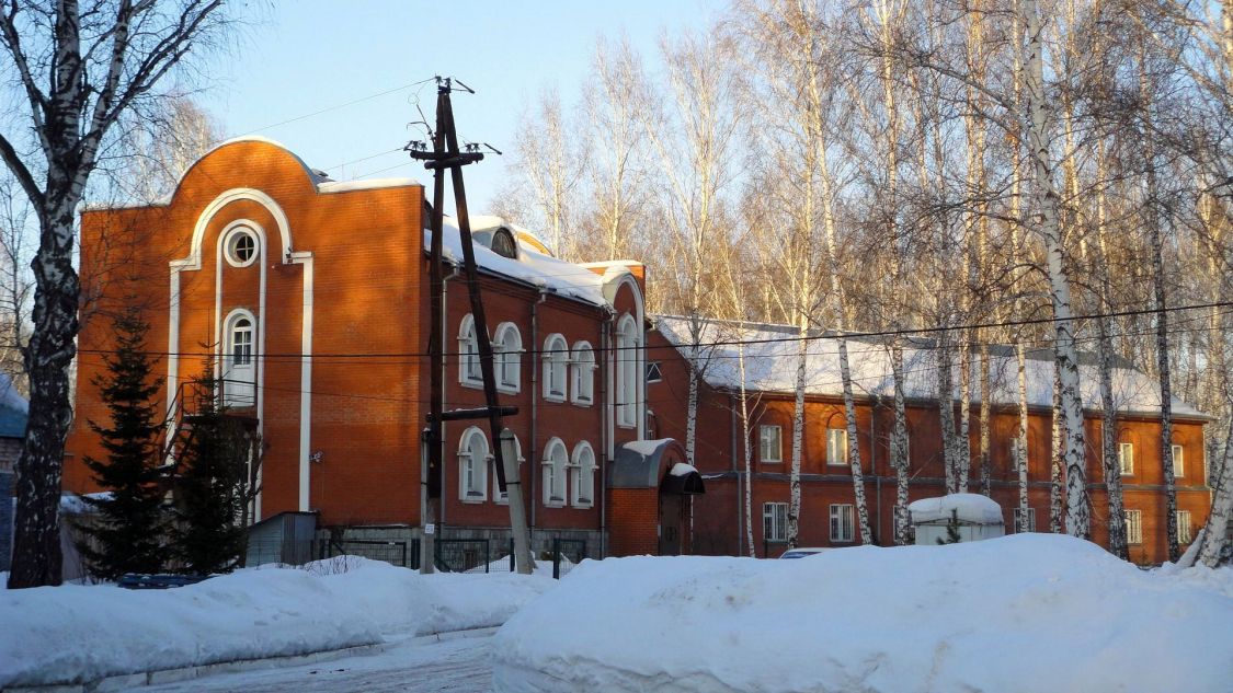Церковь Евгения мученика, Новосибирск (Новосибирск, город, Новосибирская область). дополнительная информация, Сестринские корпуса подворья Михаило-Архангельского женского монастыря с. Мало-Ирменка.
