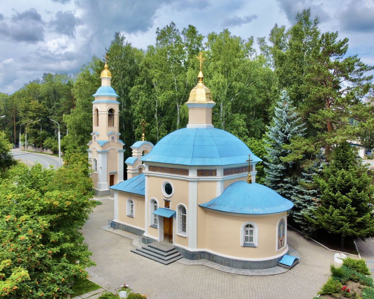 Новосибирск. Церковь Евгения мученика. фасады, Вид с ЮВ