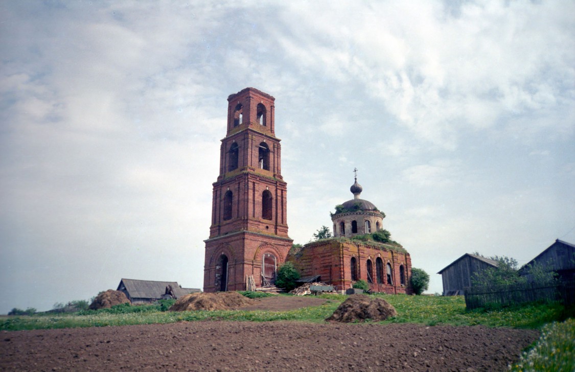 Церковь Иоанна Предтечи, Романово (Старицкий район, Тверская область). общий вид в ландшафте