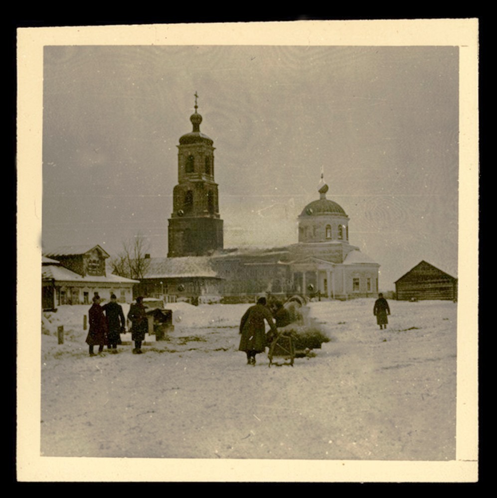 Вид с юго-востока. Фото 1942 г. с аукциона e-bay.de, архивная фотография. Церковь Иоанна Предтечи, Романово (Старицкий район, Тверская область)