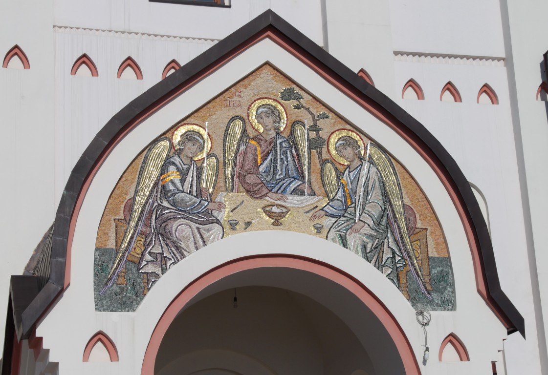 Церковь Пантелеимона Целителя в Потапове, Южное Бутово (Юго-Западный административный округ (ЮЗАО), г. Москва). художественные фотографии, Мозаика над крыльцом церкви Пантелеимона Целителя