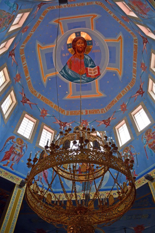 Грозный. Церковь Михаила Архангела. интерьер и убранство, Церковное паникадило
