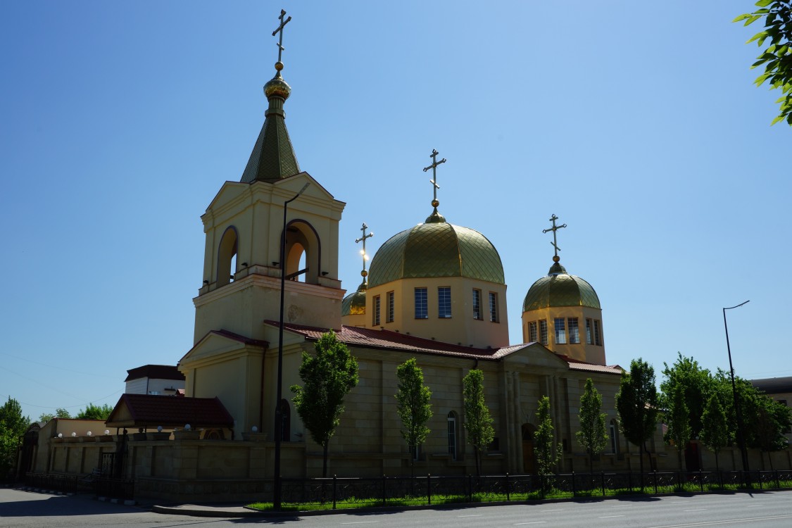 Грозный. Церковь Михаила Архангела. фасады