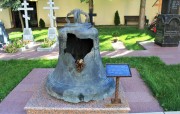 Церковь Михаила Архангела, Бывший колокол церкви Михаила Архангела, пострадавший в ходе боевых действий. Хранится на территории собора Андрея Первозванного в г. Ставрополе<br>, Грозный, Грозный, город, Республика Чечня