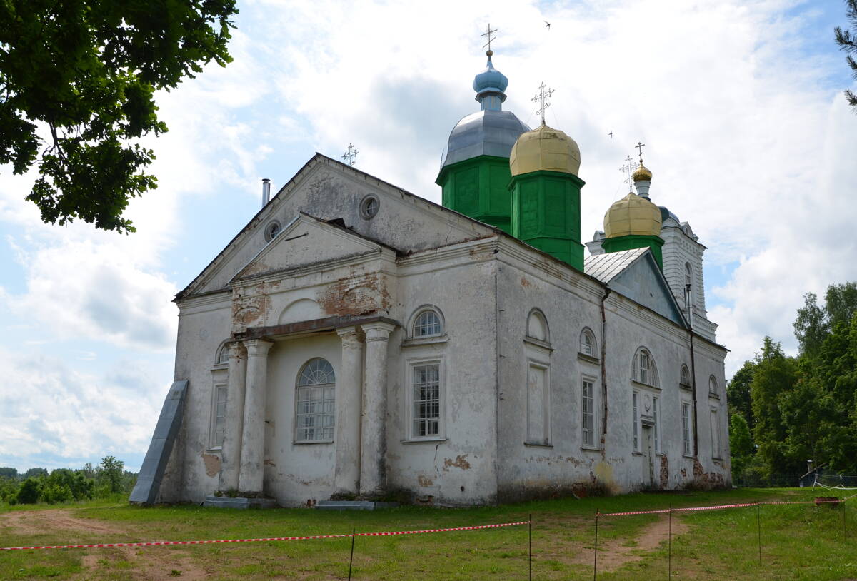 Церковь Троицы Живоначальной, Микулино (Руднянский район, Смоленская область). фасады