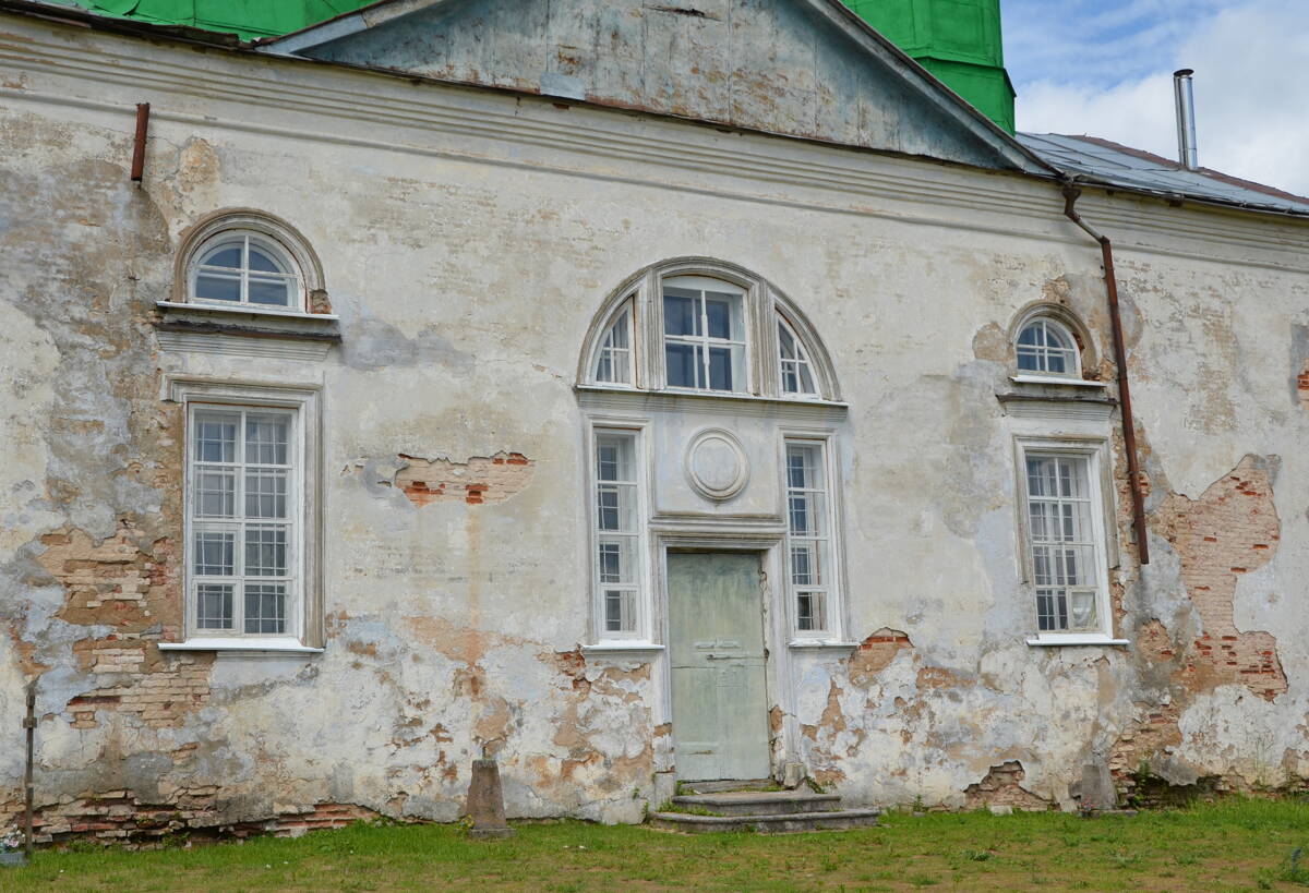 Церковь Троицы Живоначальной, Микулино (Руднянский район, Смоленская область). архитектурные детали