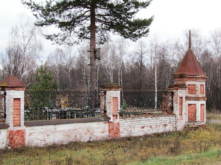 Старый Покров. Церковь Покрова Пресвятой Богородицы. дополнительная информация, юго-восточная башенка ограды