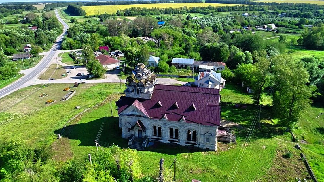 Берёзовка. Церковь Димитрия Солунского. общий вид в ландшафте