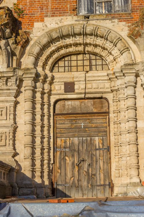 Берёзовка. Церковь Димитрия Солунского. архитектурные детали, Портал западного фасада