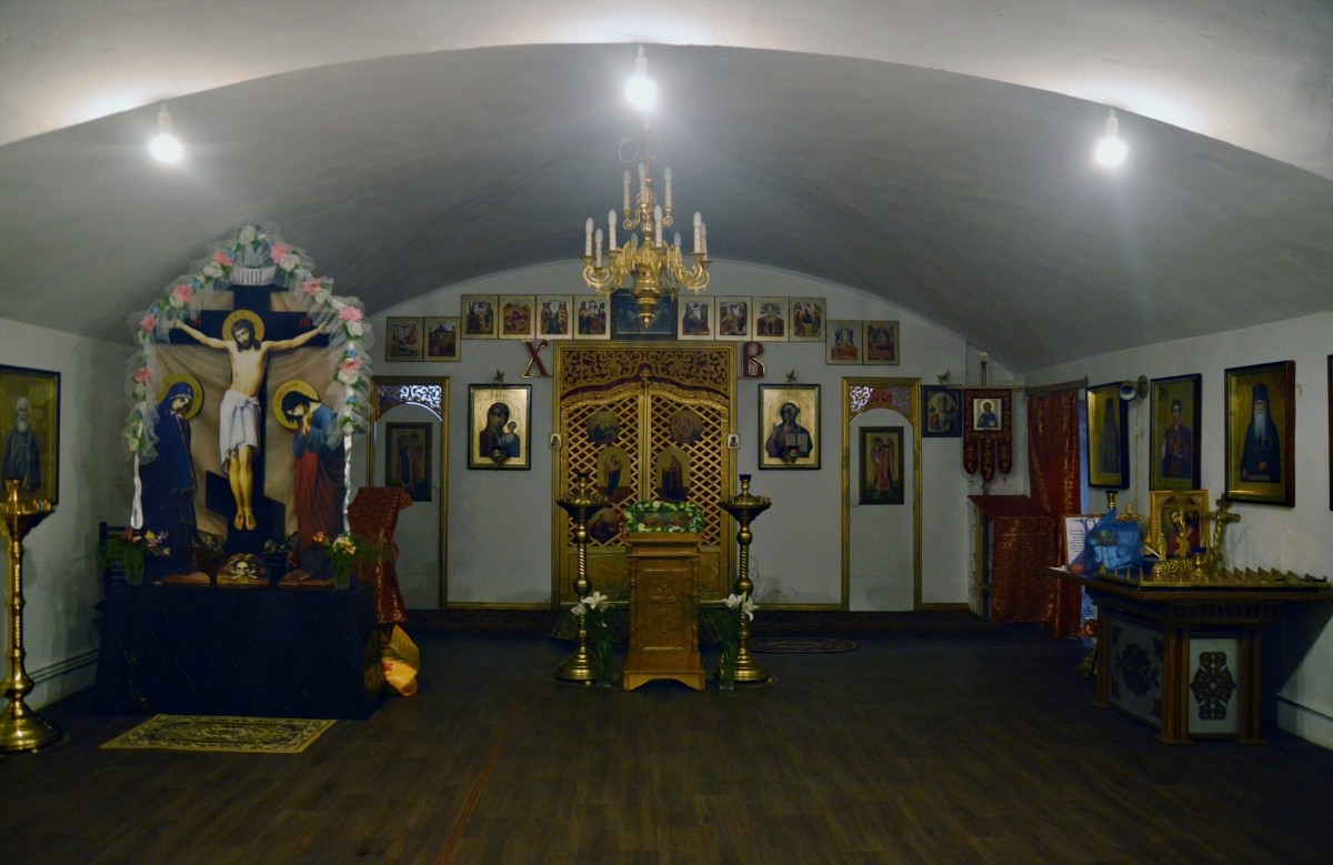 Берёзовка. Церковь Димитрия Солунского. интерьер и убранство, Вид на алтарь в трапезной части храма