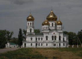 Новодонецкая. Церковь Троицы Живоначальной