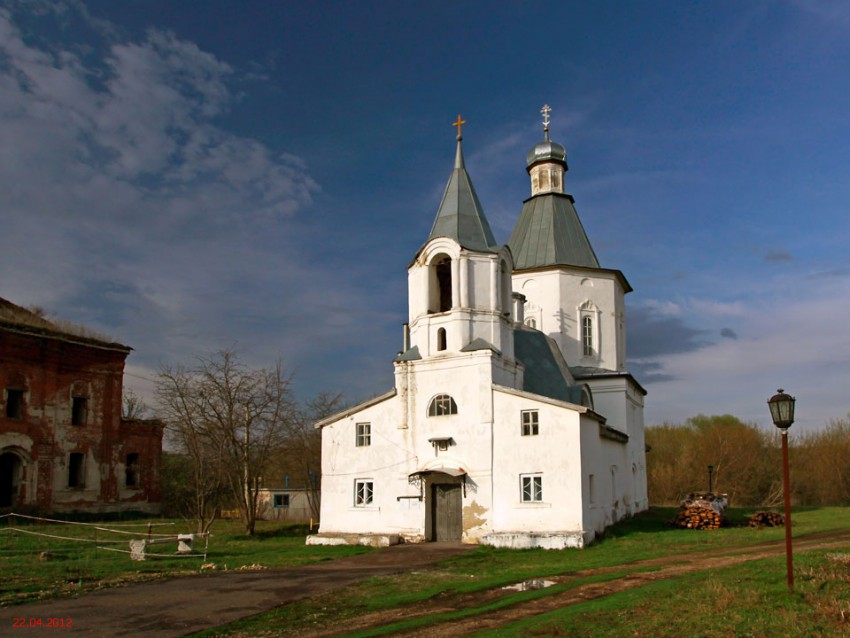 Талица. Церковь Казанской иконы Божией Матери. общий вид в ландшафте