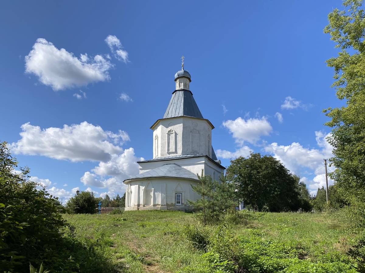 Вид с северо-востока, общий вид в ландшафте. Церковь Казанской иконы Божией Матери, Талица (Елецкий район и г. Елец, Липецкая область)