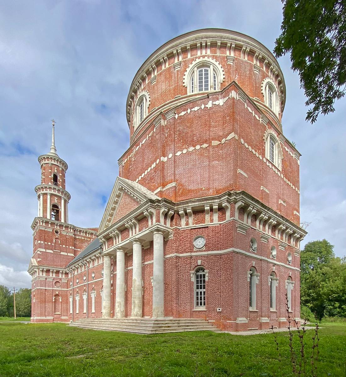 Вид с юго-востока, фасады. Церковь Владимирской иконы Божией Матери, Баловнево (Данковский район, Липецкая область)