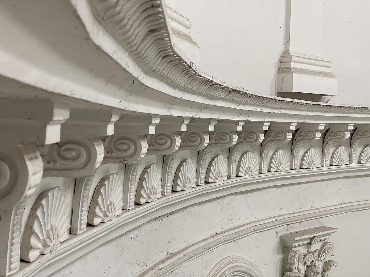 Внутренний карниз на уровне хоров, интерьер и убранство. Церковь Владимирской иконы Божией Матери, Баловнево (Данковский район, Липецкая область)