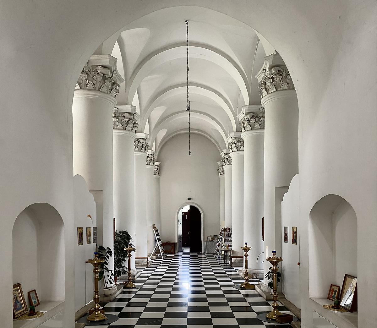 Трапезная, вид в западном направлении, интерьер и убранство. Церковь Владимирской иконы Божией Матери, Баловнево (Данковский район, Липецкая область)