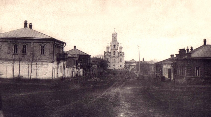 Собор Тихвинской иконы Божией Матери, Данков (Данковский район, Липецкая область). архивная фотография, фото с http://dankov48.ru/nash-dankov/khramy-i-tserkvi.html