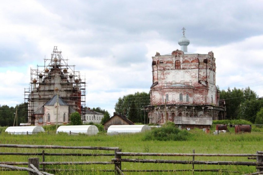 Артемиев Веркольский монастырь, Веркола (Новый Путь) (Пинежский район, Архангельская область). фасады, Казанский храм и Успенский собор, вид с востока