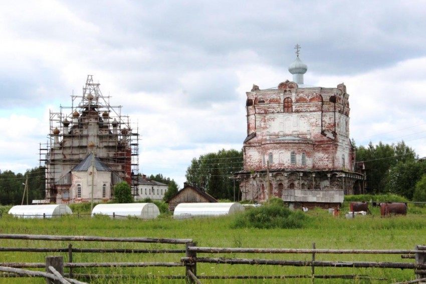 Веркола (Новый Путь). Артемиев Веркольский монастырь. фасады, Казанский храм и Успенский собор, вид с востока