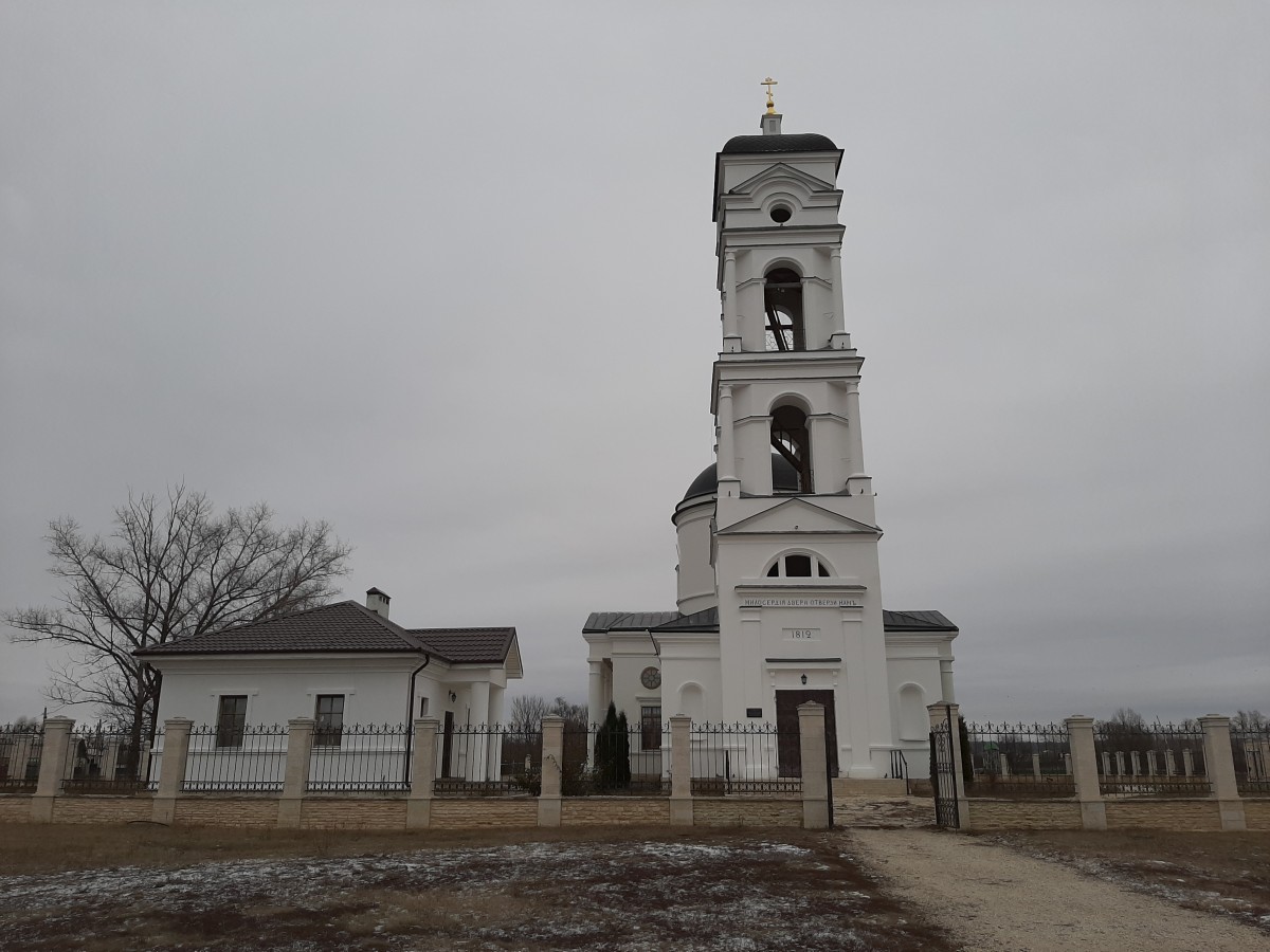 Церковь Михаила Архангела, Скорняково (Задонский район, Липецкая область). фасады, общий вид в ландшафте