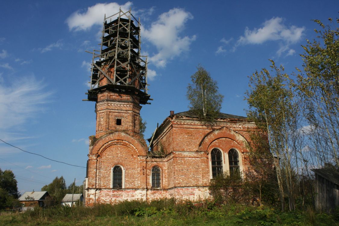 Церковь Троицы Живоначальной, Лобково (Кашинский городской округ, Тверская область). фасады