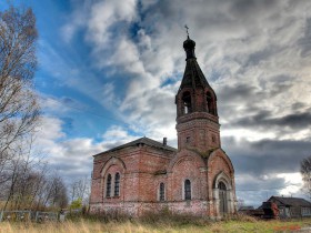 Лобково. Церковь Троицы Живоначальной