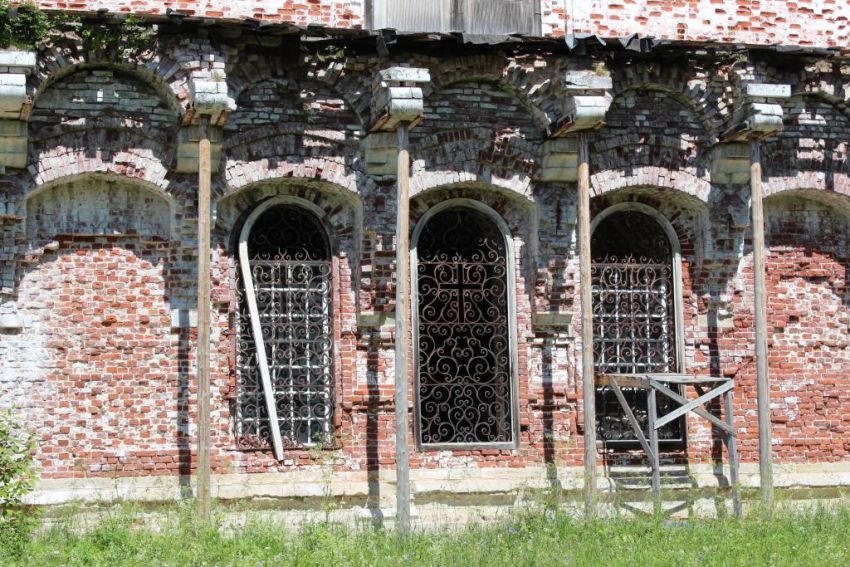 Артемиев Веркольский монастырь. Собор Успения Пресвятой Богородицы, Веркола (Новый Путь) (Пинежский район, Архангельская область). фасады, Окна южного фасада