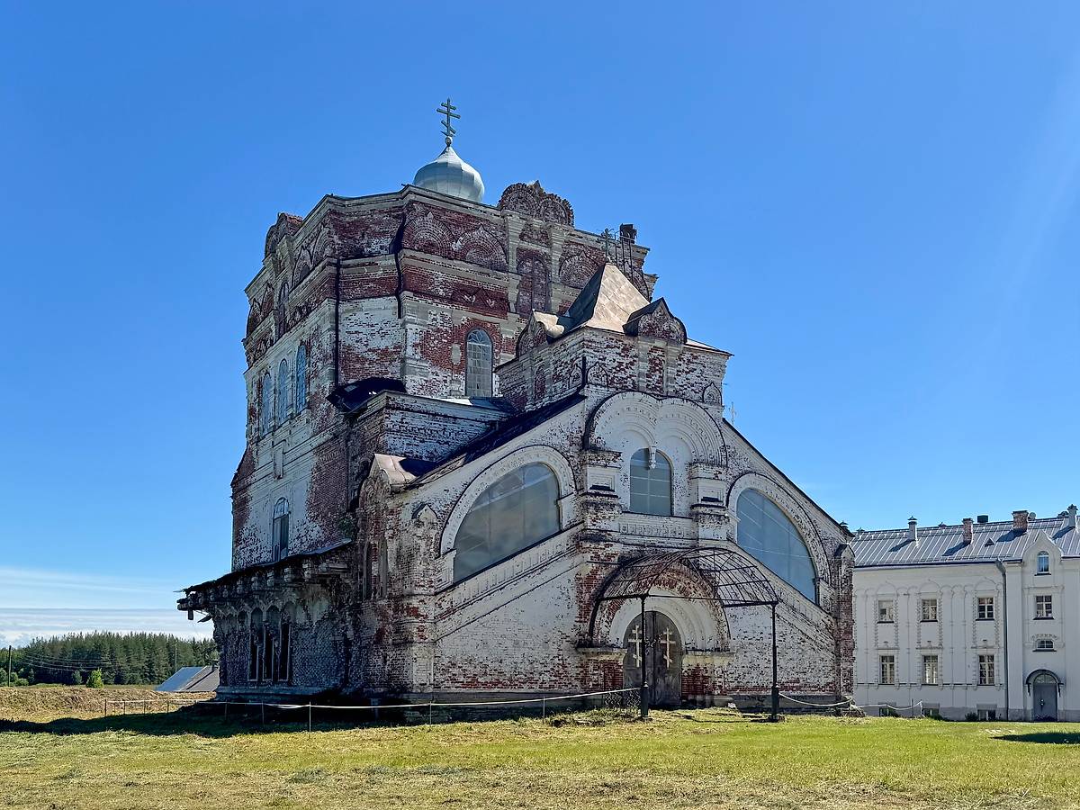 Вид с северо-запада, фасады. Артемиев Веркольский монастырь. Собор Успения Пресвятой Богородицы, Новый Путь (Веркола) (Пинежский район, Архангельская область)