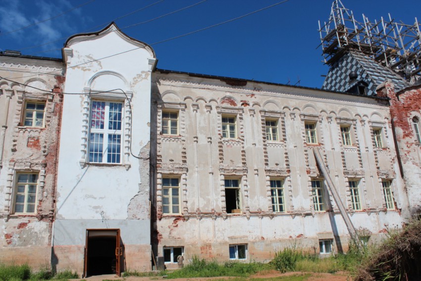 Артемиев Веркольский монастырь. Трапезная церковь Казанской иконы Божией Матери, Веркола (Новый Путь) (Пинежский район, Архангельская область). фасады, Южный фасад трапезного корпуса с Казанским храмом