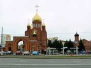 Кафедральный собор иконы Божией Матери "Знамение", Вид с запада. Справа - крестильный храм св. Георгия Победоносца<br>, Кемерово, Кемерово, город, Кемеровская область