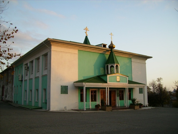 Церковь Троицы Живоначальной (временная), Новороссийск (Новороссийск, город, Краснодарский край). общий вид в ландшафте