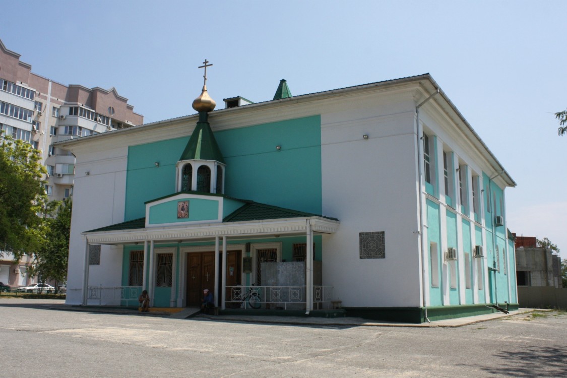 Новороссийск. Церковь Троицы Живоначальной (временная). фасады