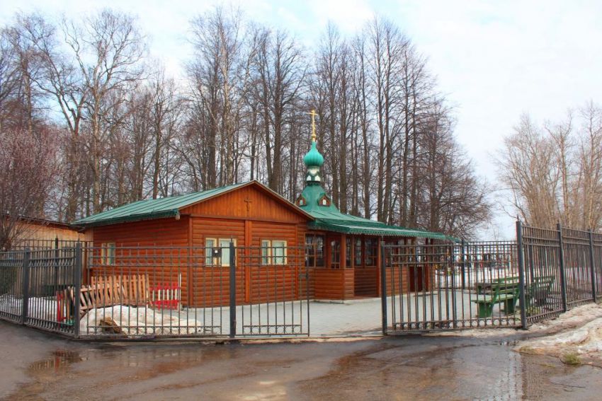 Часовня над могилой игумена Бориса Храмцова, Деулино (Сергиево-Посадский городской округ, Московская область). общий вид в ландшафте, Вид с северо-запада