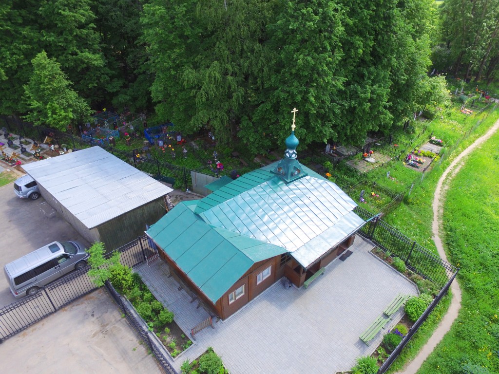 Часовня над могилой игумена Бориса Храмцова, Деулино (Сергиево-Посадский городской округ, Московская область). общий вид в ландшафте, Вид с северо-запада, фото с квадрокоптера