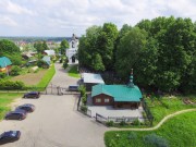 Часовня над могилой игумена Бориса Храмцова, Вид с запада на часовню и Спасский храм, фото с квадрокоптера<br>, Деулино, Сергиево-Посадский городской округ, Московская область