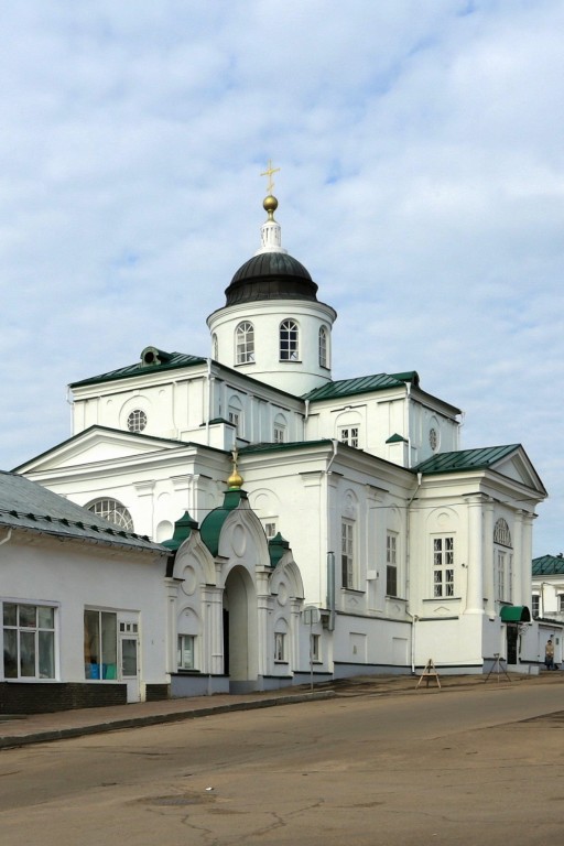 Арзамас. Николаевский женский монастырь. Церковь Богоявления Господня. фасады