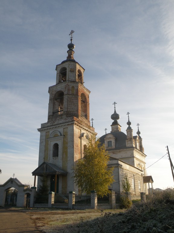 Красный Ватрас. Церковь Рождества Христова. фасады