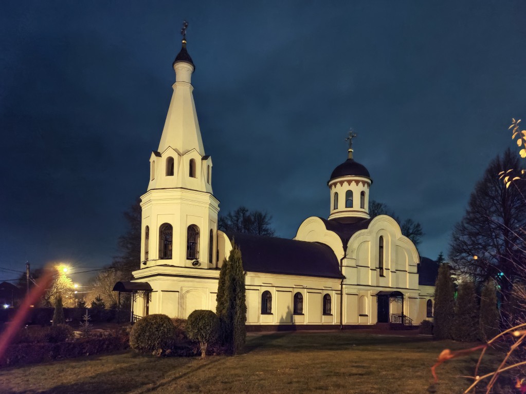 Церковь Тихвинской иконы Божией Матери в Троицке, Троицк (Троицкий административный округ (ТАО), г. Москва). фасады, Вид вечером
