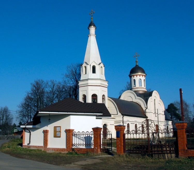 Церковь Тихвинской иконы Божией Матери в Троицке, Троицк (Троицкий административный округ (ТАО), г. Москва). общий вид в ландшафте