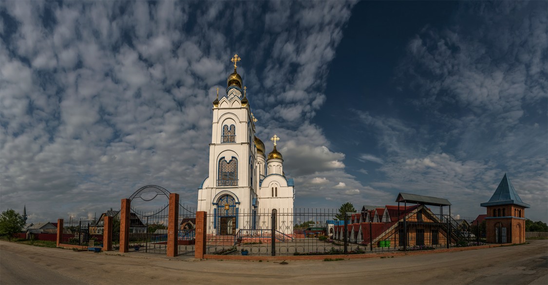 Кафедральный собор Табынской иконы Божией Матери, Похвистнево (Похвистневский район и г. Похвистнево, Самарская область). общий вид в ландшафте