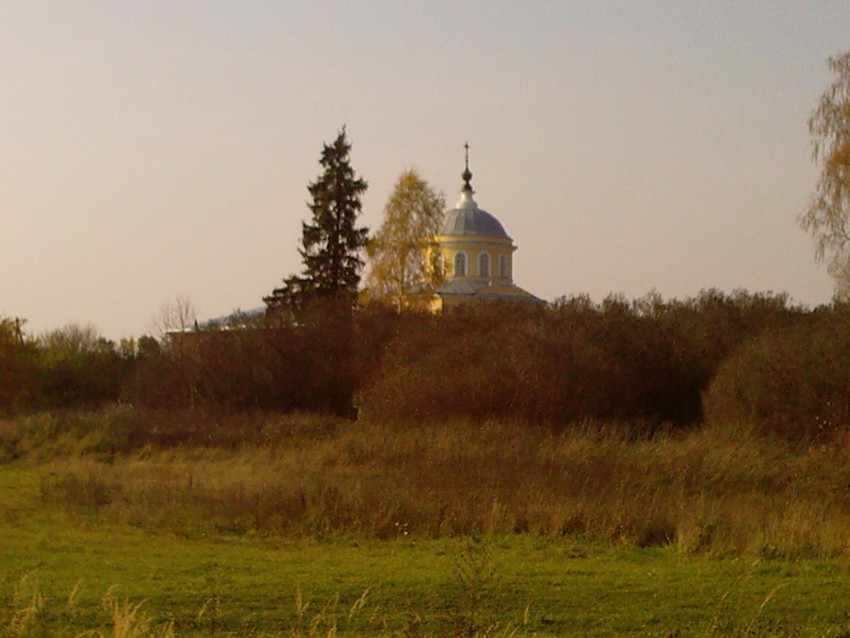Красная Гора. Церковь Воскресения Словущего. общий вид в ландшафте