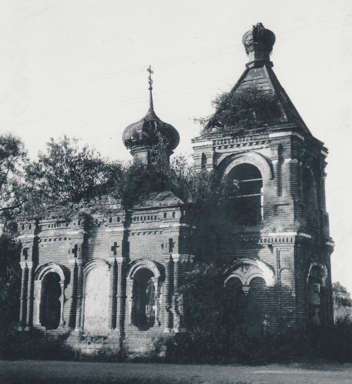 Пирогово. Часовня в память о спасении Александра II при покушении 4 апреля 1866 года. фасады